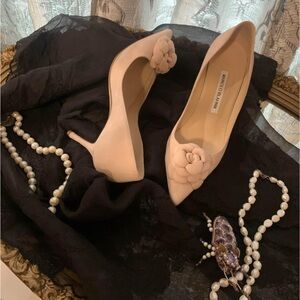 MANOLO BLAHNIK Camelia 90 pumps blush pink suede flower heels.